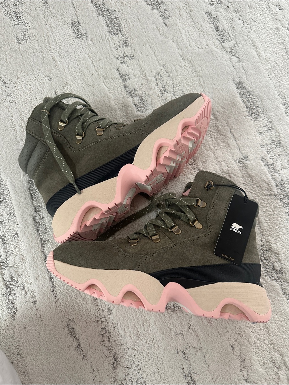 Sorel boots pink and green brand new Women’s size 10